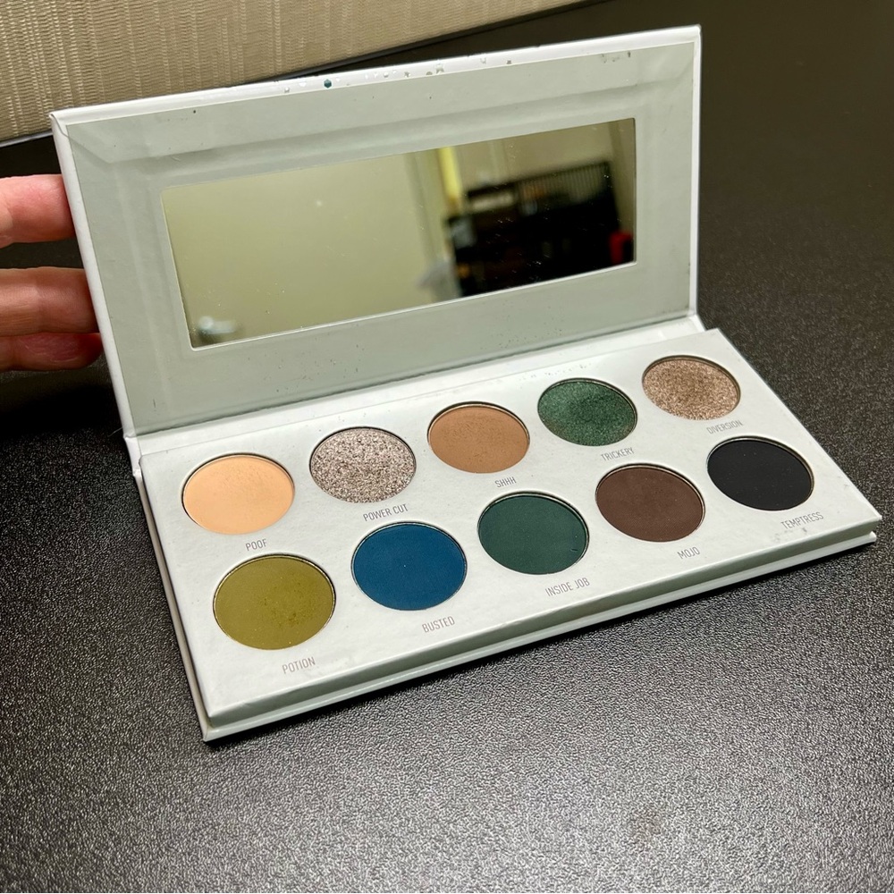 Infamous Morphe x Jaclyn Hill Eyeshadow Palette - Green, Brown, Black Shades